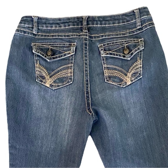 Cato Women’s Tapered Leg Jeans 16 Mid Rise Medium Wash Embroidered Stretch - Picture 5 of 7